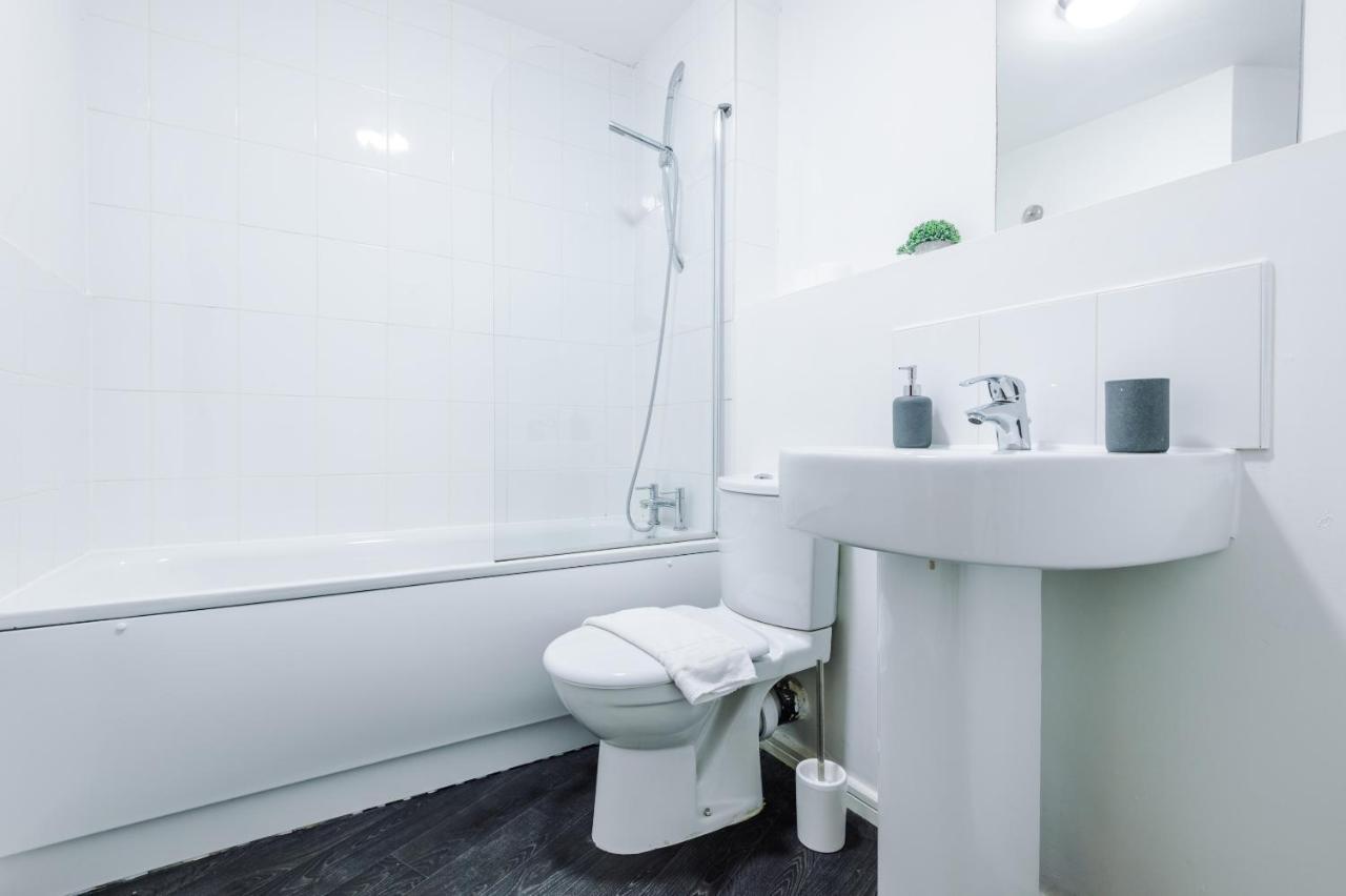2 Bed Apartment With Balcony Private Parking Near Etihad Stadium, Coop Live Manchester Exterior photo